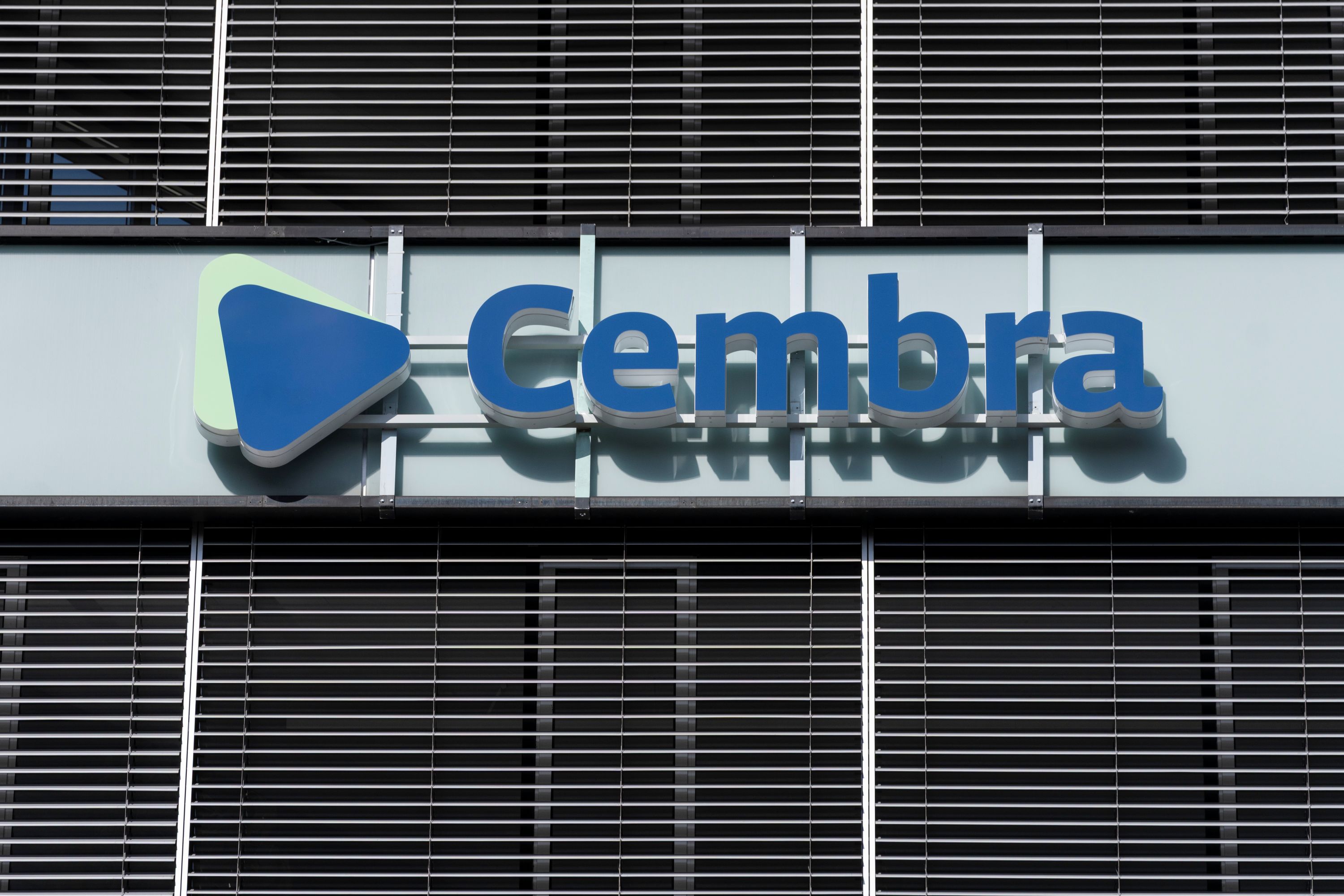 Cembra vereinfacht Führungsstruktur